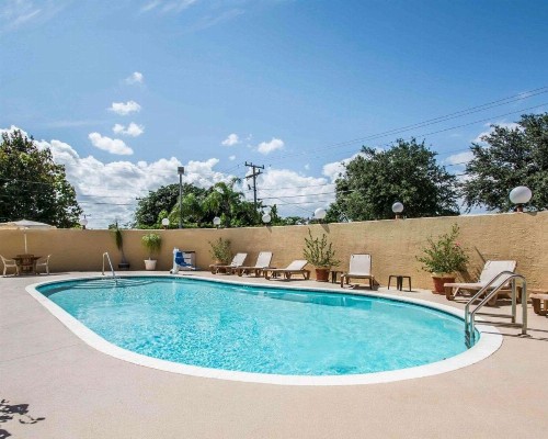 Comfort Inn & Suites Lantana - West Palm Beach South - image 20