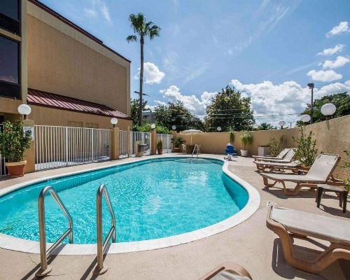 Comfort Inn & Suites Lantana - West Palm Beach South - image 35