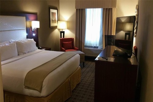 Holiday Inn Express & Suites Lantana - image 11