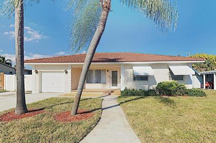 New Listing! Tropical Getaway - 5 Minutes to Beach home