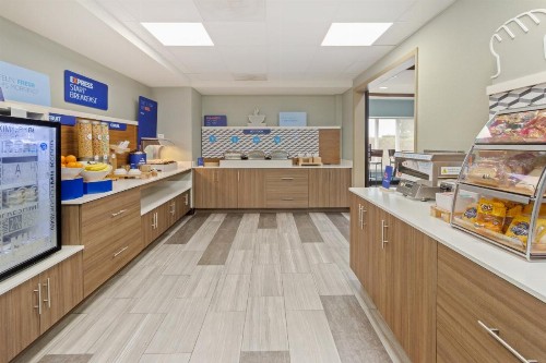 Holiday Inn Express Hotel & Suites Largo-Clearwater an IHG Hotel - image 14
