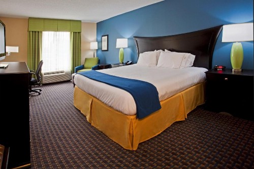 Holiday Inn Express Hotel & Suites Largo-Clearwater an IHG Hotel - image 2