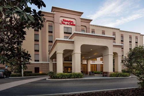 Hampton Inn & Suites Largo - image 1