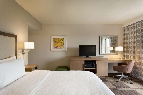 Hampton Inn & Suites Largo - image 11