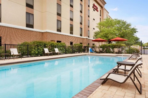 Hampton Inn & Suites Largo - image 12