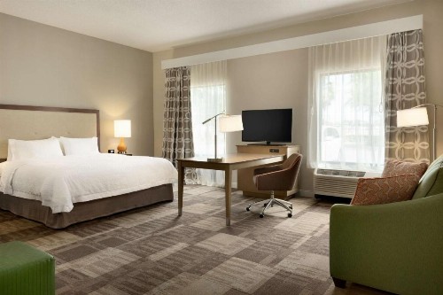 Hampton Inn & Suites Largo - image 13