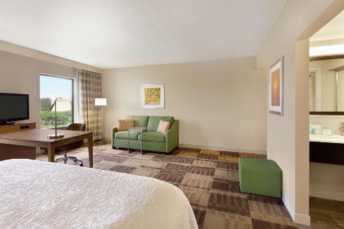 Hampton Inn & Suites Largo - image 15