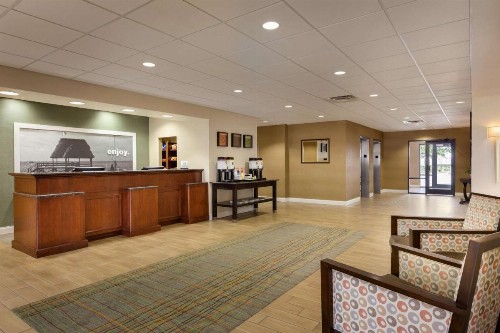 Hampton Inn & Suites Largo - image 3