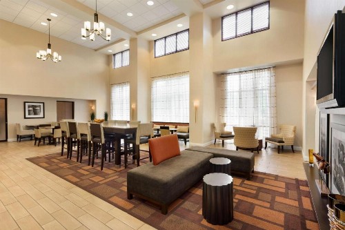 Hampton Inn & Suites Largo - image 4