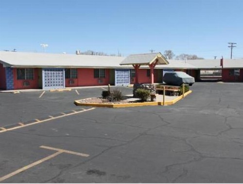 Century 21 Motel - image 3