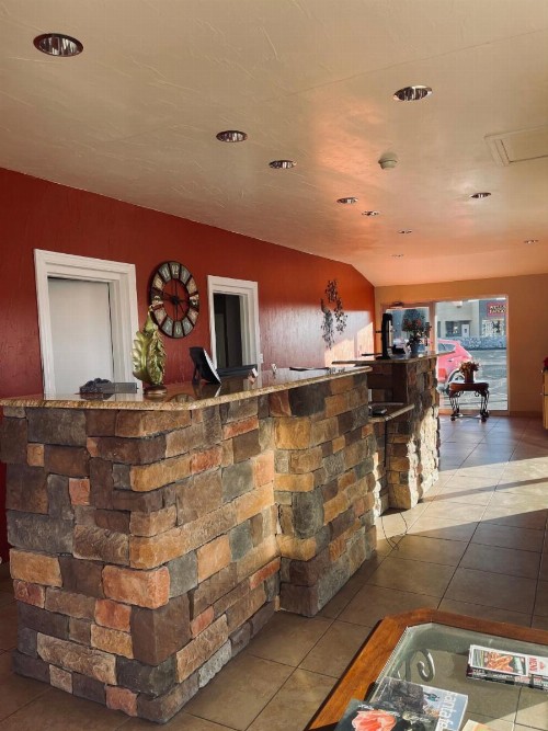 Century 21 Motel - image 7