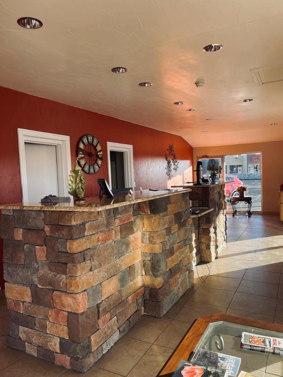 Century 21 Motel - image 7