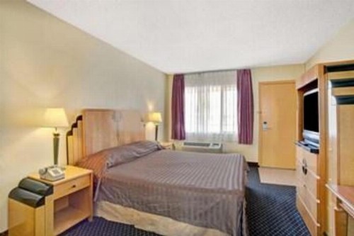 Travelodge by Wyndham Las Vegas - image 11