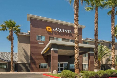 La Quinta Inn & Suites by Wyndham Las Vegas Nellis - image 1