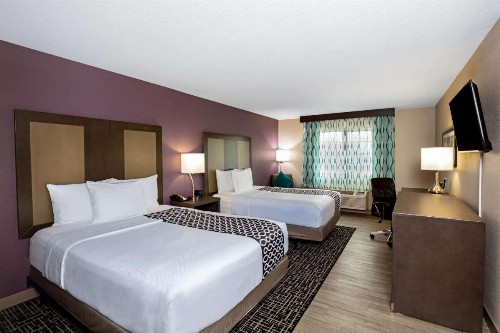 La Quinta Inn & Suites by Wyndham Las Vegas Nellis - image 13