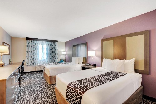 La Quinta Inn & Suites by Wyndham Las Vegas Nellis - image 18