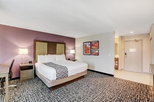 La Quinta Inn & Suites by Wyndham Las Vegas Nellis - image 21