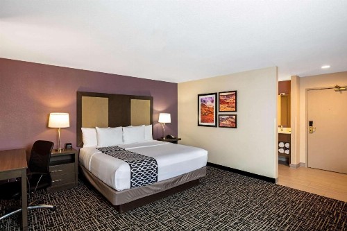 La Quinta Inn & Suites by Wyndham Las Vegas Nellis - image 22