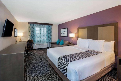 La Quinta Inn & Suites by Wyndham Las Vegas Nellis - image 26