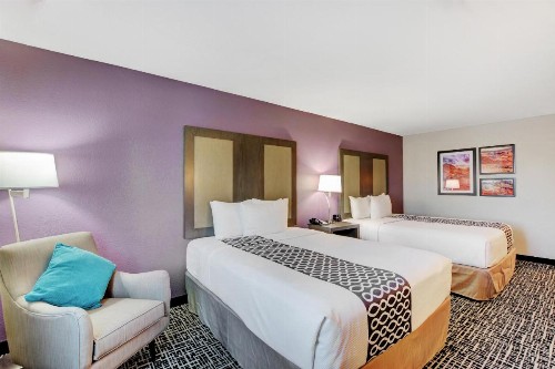 La Quinta Inn & Suites by Wyndham Las Vegas Nellis - image 30