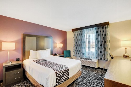 La Quinta Inn & Suites by Wyndham Las Vegas Nellis - image 33