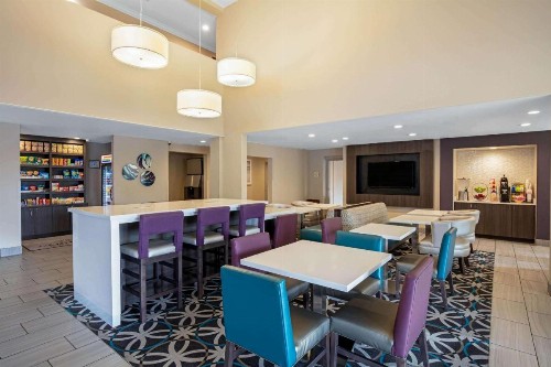 La Quinta Inn & Suites by Wyndham Las Vegas Nellis - image 37