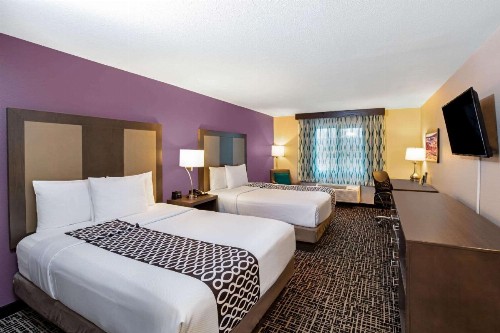 La Quinta Inn & Suites by Wyndham Las Vegas Nellis - image 42