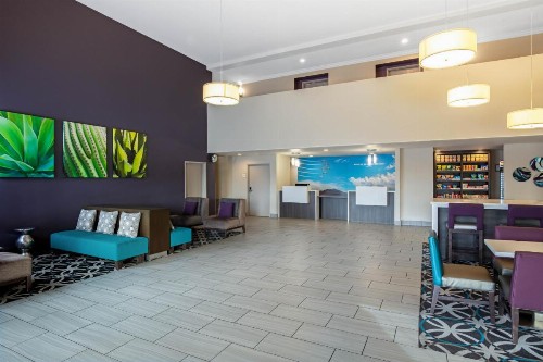 La Quinta Inn & Suites by Wyndham Las Vegas Nellis - image 47