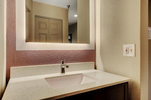 La Quinta Inn & Suites by Wyndham Las Vegas Nellis - image 49