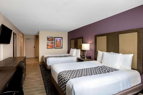 La Quinta Inn & Suites by Wyndham Las Vegas Nellis - image 5