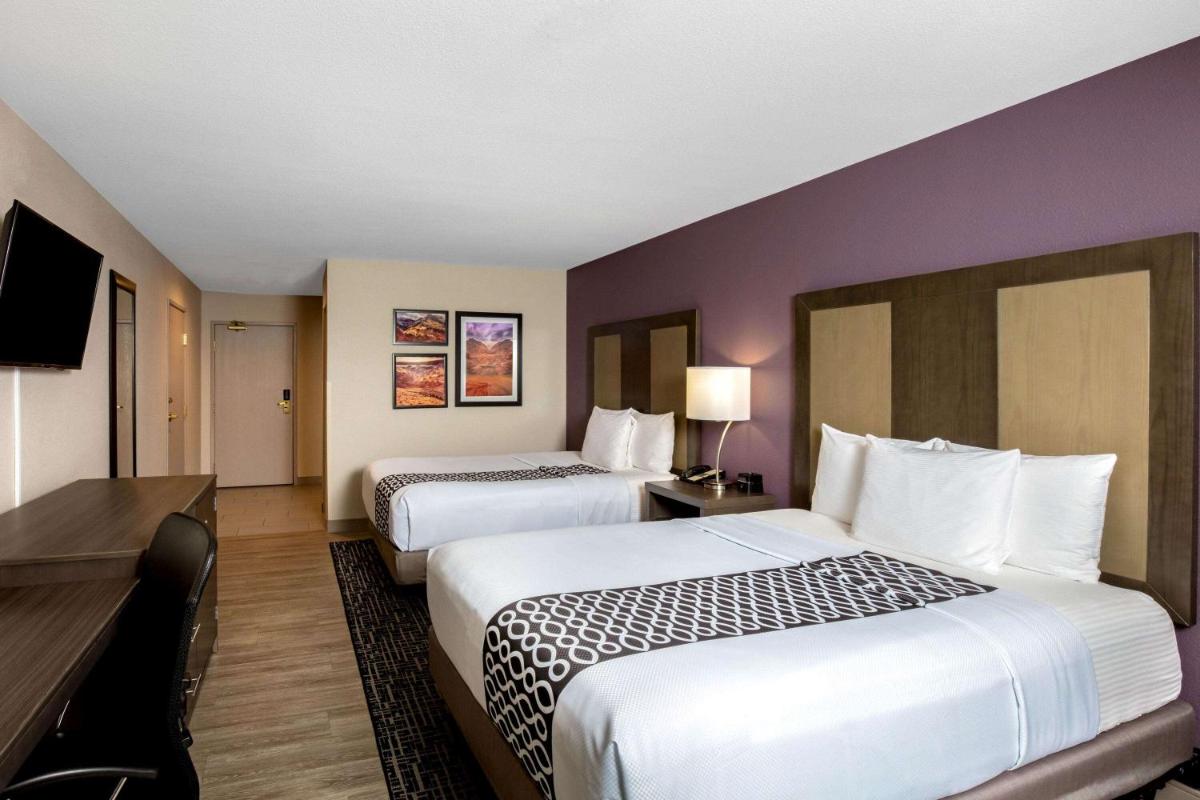 La Quinta Inn & Suites by Wyndham Las Vegas Nellis - image 5