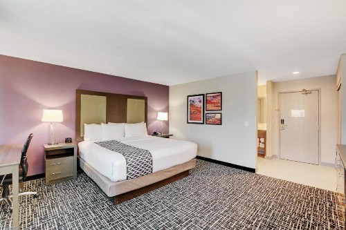 La Quinta Inn & Suites by Wyndham Las Vegas Nellis - image 8