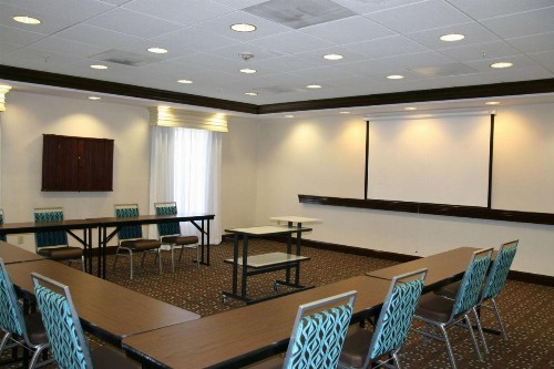 Hampton Inn & Suites Las Vegas-Red Rock/Summerlin - image 2