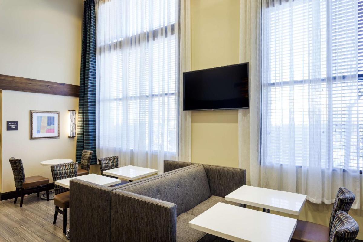 Hampton Inn & Suites Las Vegas-Red Rock/Summerlin - image 3