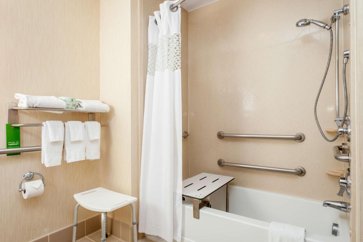 Hampton Inn & Suites Las Vegas-Red Rock/Summerlin - image 7