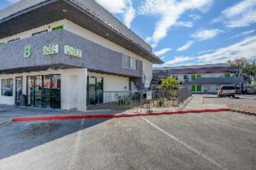 Siegel Slots and Suites (No Resort Fees) - image 17