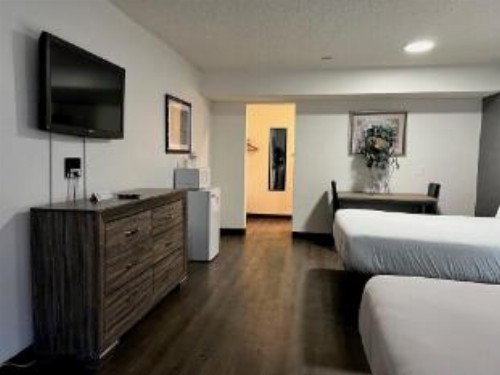 Siegel Slots and Suites (No Resort Fees) - image 22