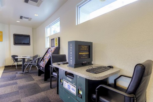 Motel 6-Las Vegas NV - Tropicana - image 12