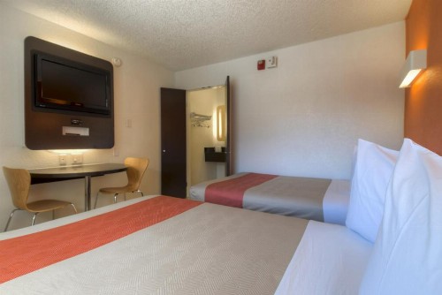 Motel 6-Las Vegas NV - Tropicana - image 15