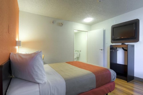 Motel 6-Las Vegas NV - Tropicana - image 18