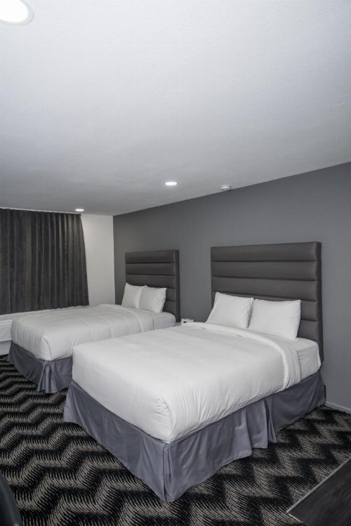 Siegel Select Convention Center - image 24