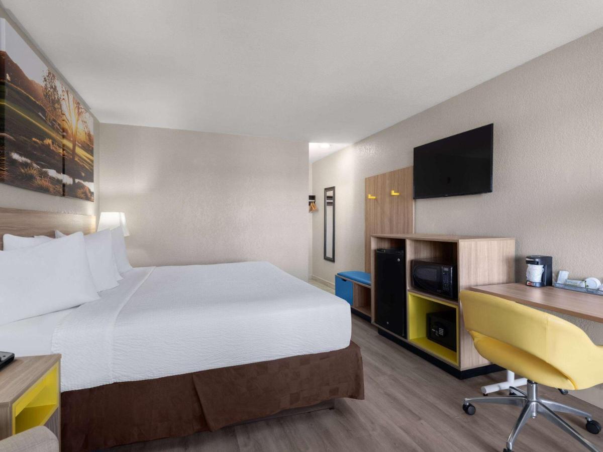 Travelodge by Wyndham Las Vegas Airport Near The Strip - main image