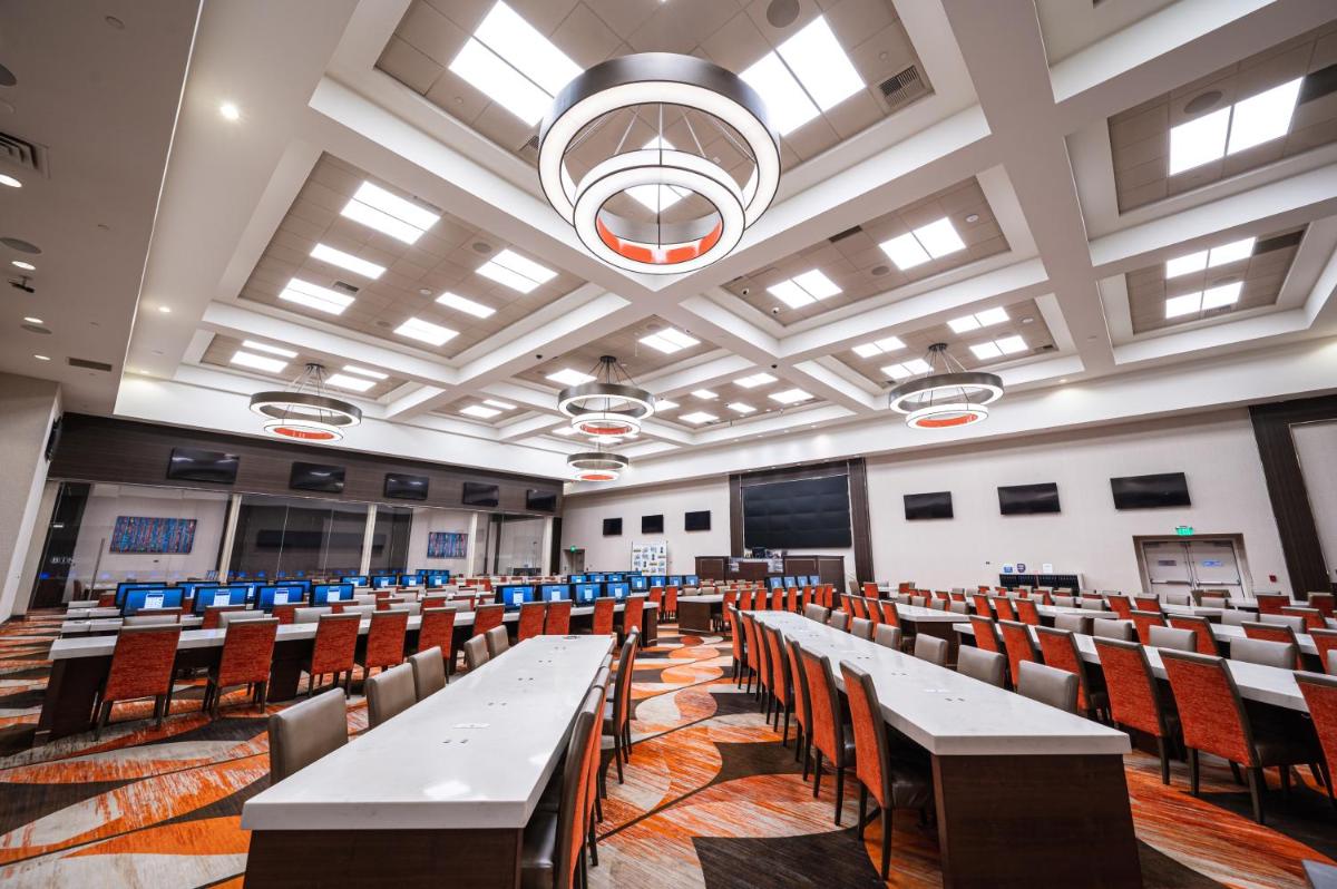 Boulder Station Hotel And Casino - image 3