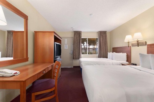 Days Inn by Wyndham Las Vegas Wild Wild West Gambling Hall - image 9