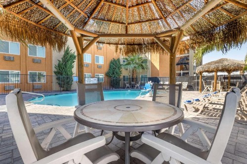 Best Western McCarran Inn - image 43