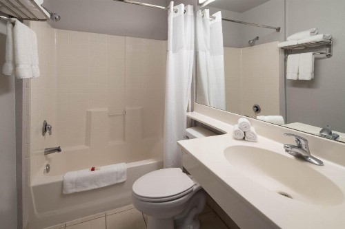 Baymont by Wyndham Las Vegas South Strip - image 13