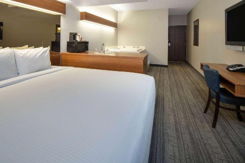 Baymont by Wyndham Las Vegas South Strip - image 15