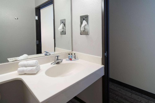 Baymont by Wyndham Las Vegas South Strip - image 25