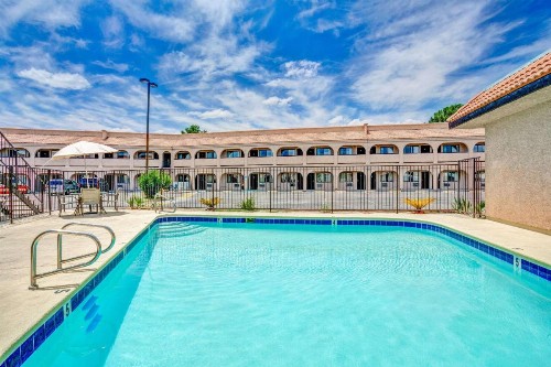 Super 8 by Wyndham Las Vegas Nellis AFB Area - image 2