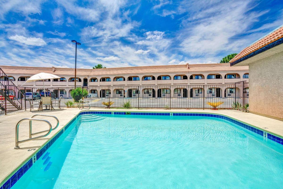 Super 8 by Wyndham Las Vegas Nellis AFB Area - image 2